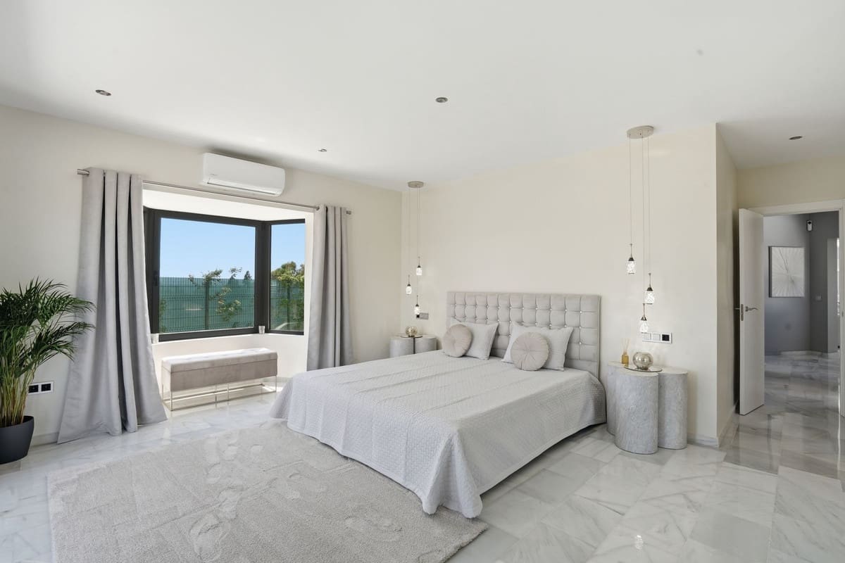4 soveværelse Villa til salg i El Chaparral med swimmingpool - € 1.599.000 (Ref: 9991837)