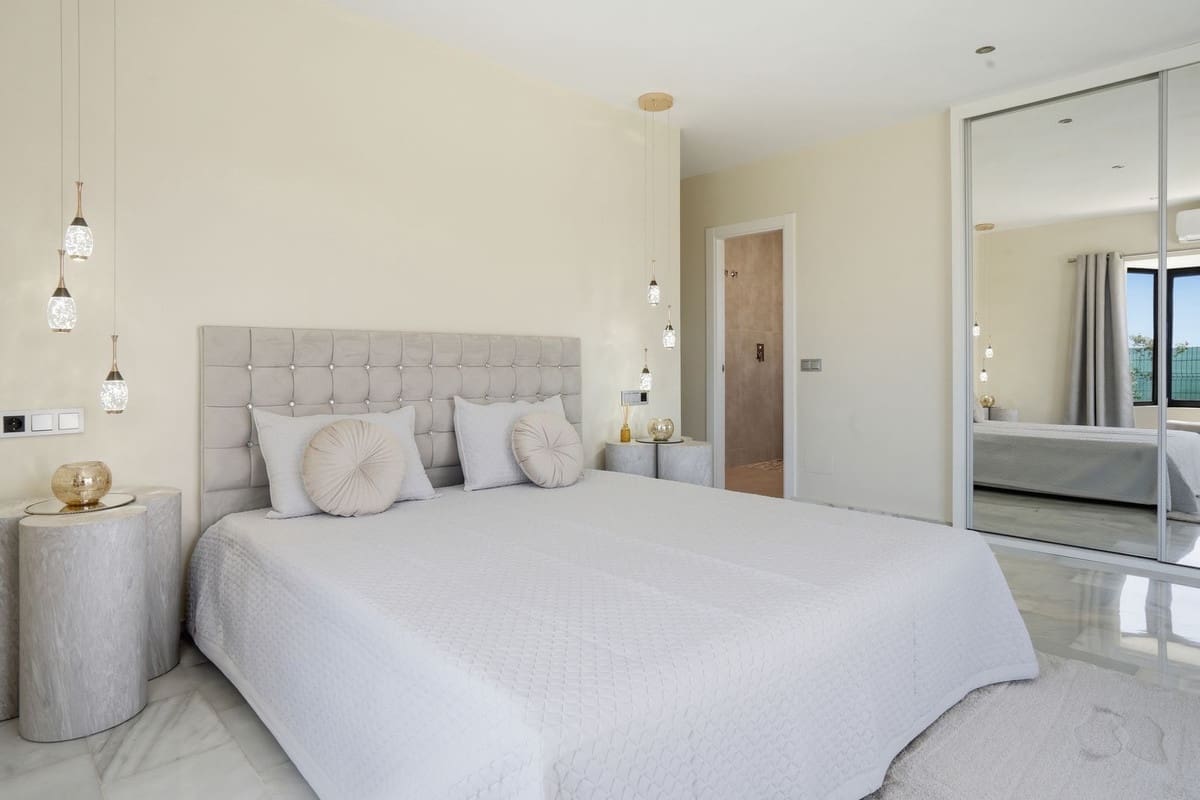 4 soveværelse Villa til salg i El Chaparral med swimmingpool - € 1.599.000 (Ref: 9991837)