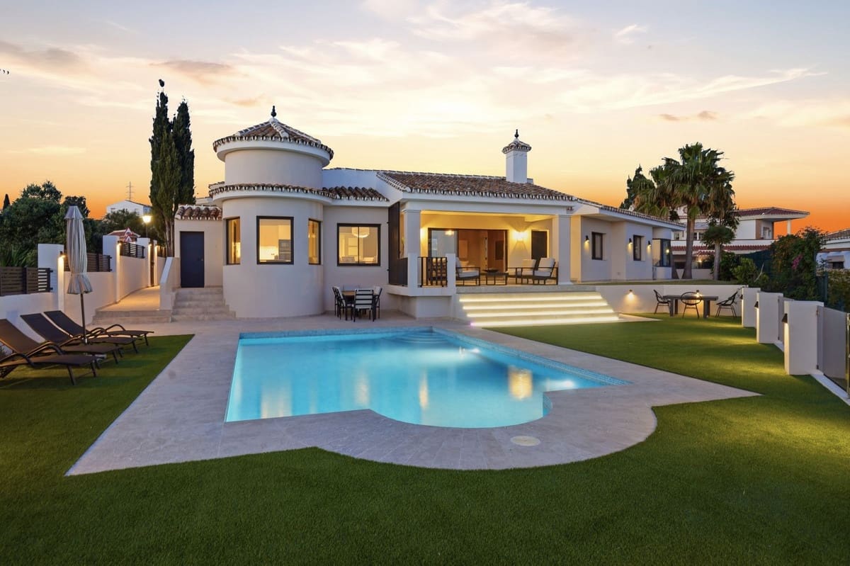 4 soveværelse Villa til salg i El Chaparral med swimmingpool - € 1.599.000 (Ref: 9991837)