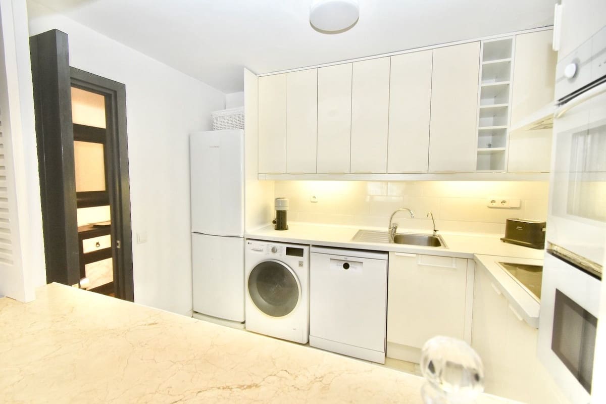 1 chambre Appartement à vendre à Puerto Banus - 695 000 € (Ref: 9991839)
