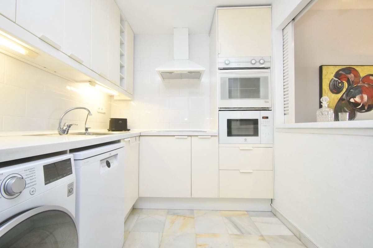 1 chambre Appartement à vendre à Puerto Banus - 695 000 € (Ref: 9991839)
