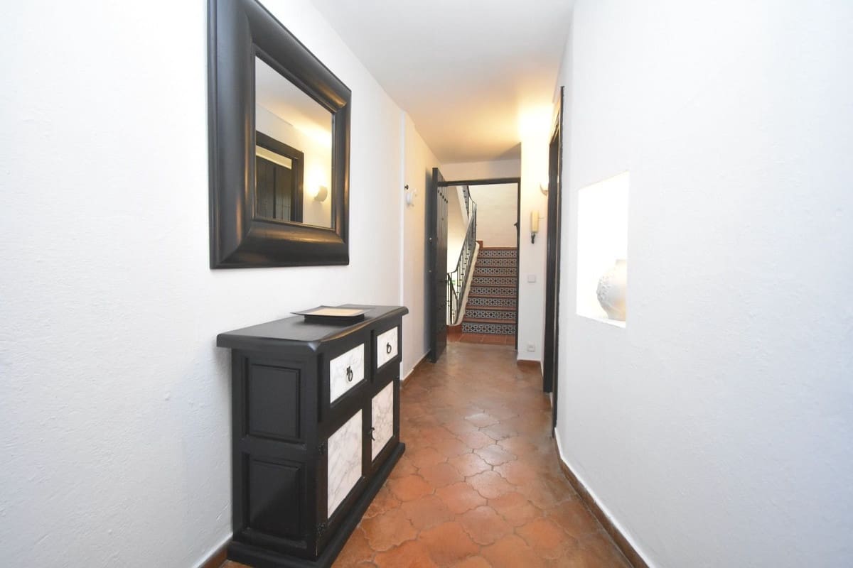1 chambre Appartement à vendre à Puerto Banus - 695 000 € (Ref: 9991839)