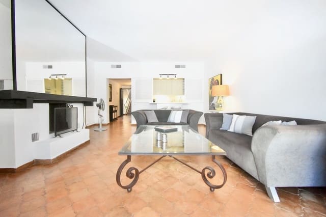 1 chambre Appartement à vendre à Puerto Banus, Marbella - 695 000 € (Ref: 9991839)