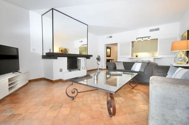 1 chambre Appartement à vendre à Puerto Banus, Marbella - 695 000 € (Ref: 9991839)