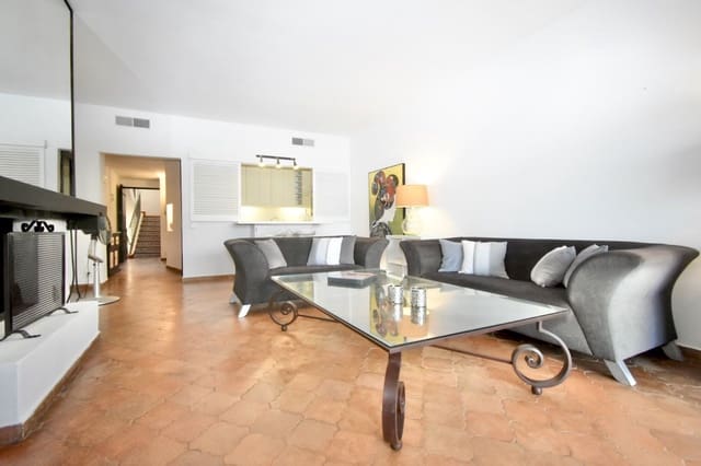 1 chambre Appartement à vendre à Puerto Banus, Marbella - 695 000 € (Ref: 9991839)