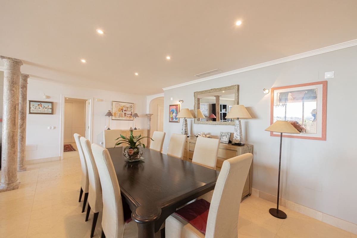 3 sovrum Lägenhet till salu i Nueva Andalucia med pool - 1 295 000 € (Ref: 9991840)