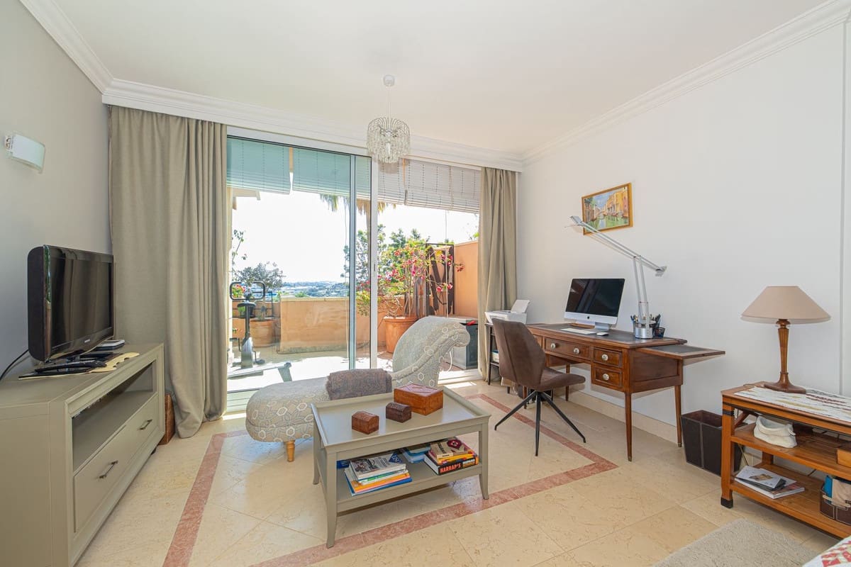 3 sovrum Lägenhet till salu i Nueva Andalucia med pool - 1 295 000 € (Ref: 9991840)