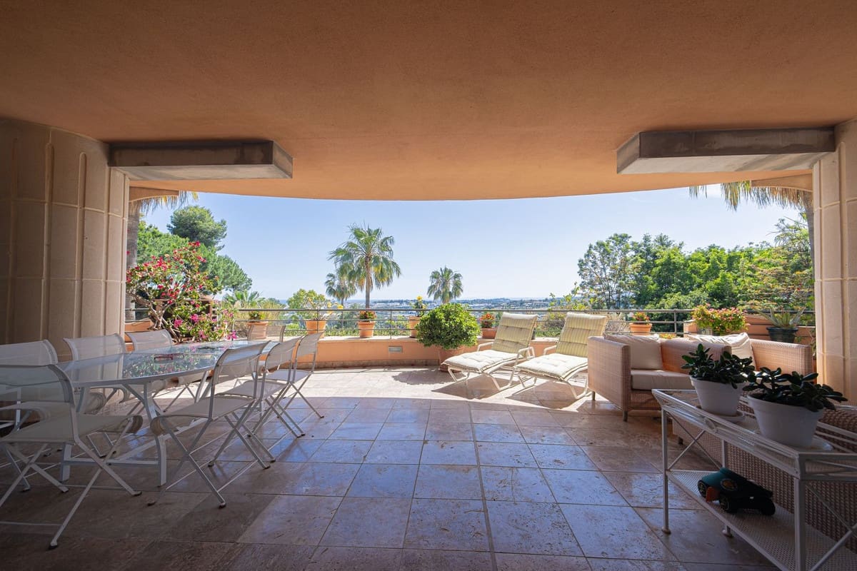 3 sovrum Lägenhet till salu i Nueva Andalucia med pool - 1 295 000 € (Ref: 9991840)