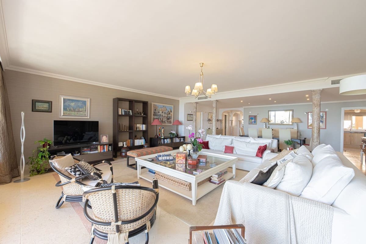3 sovrum Lägenhet till salu i Nueva Andalucia med pool - 1 295 000 € (Ref: 9991840)