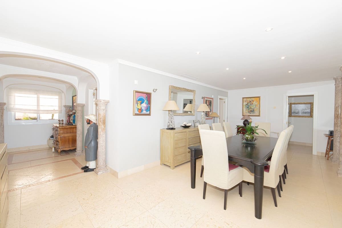 3 sovrum Lägenhet till salu i Nueva Andalucia med pool - 1 295 000 € (Ref: 9991840)