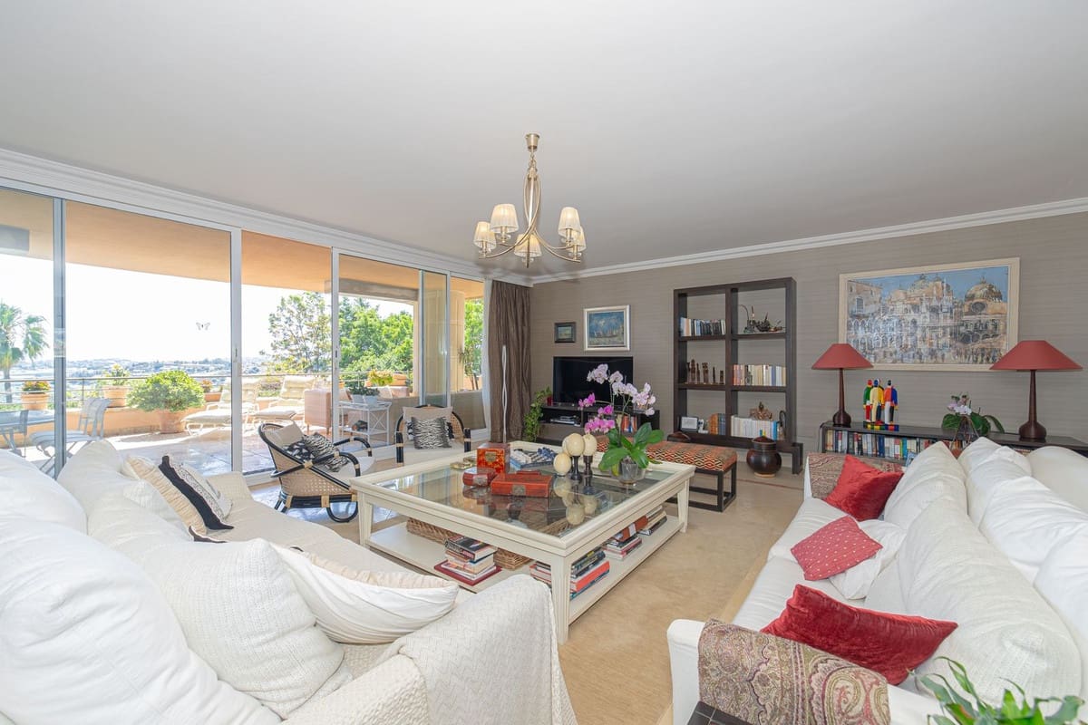 3 sovrum Lägenhet till salu i Nueva Andalucia med pool - 1 295 000 € (Ref: 9991840)