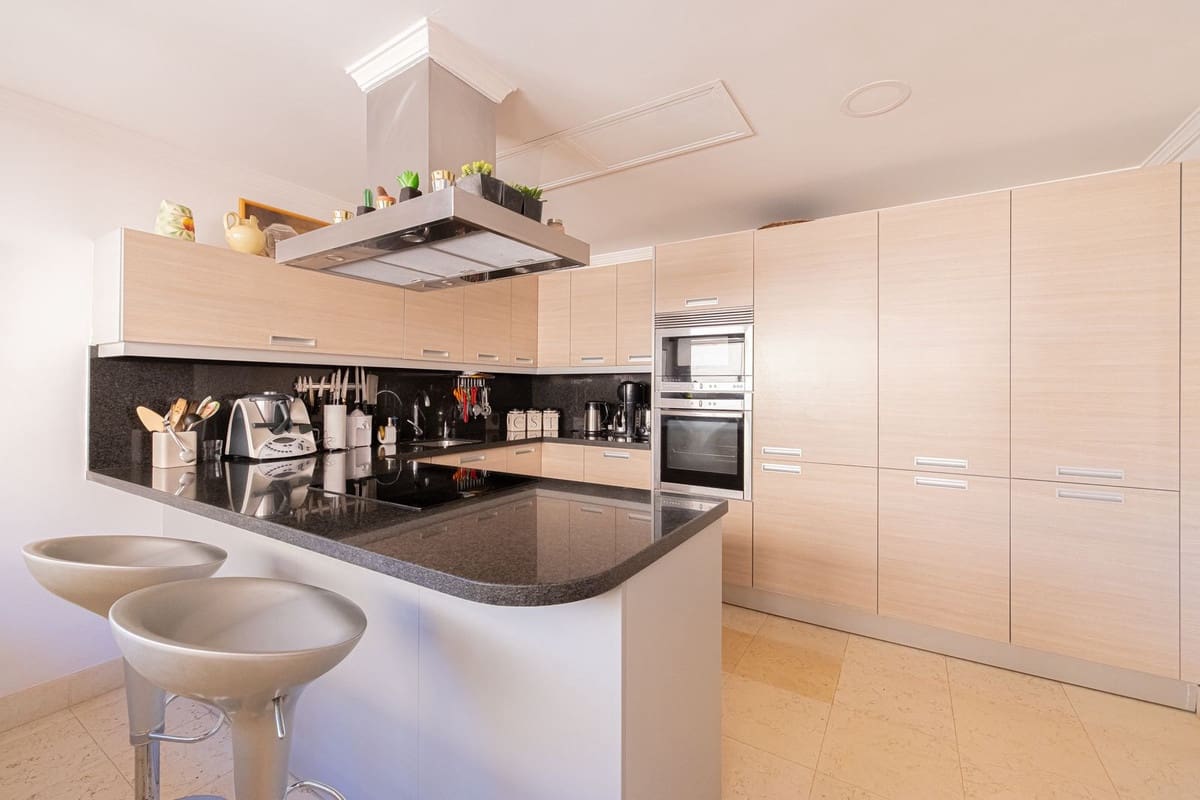 3 sovrum Lägenhet till salu i Nueva Andalucia med pool - 1 295 000 € (Ref: 9991840)