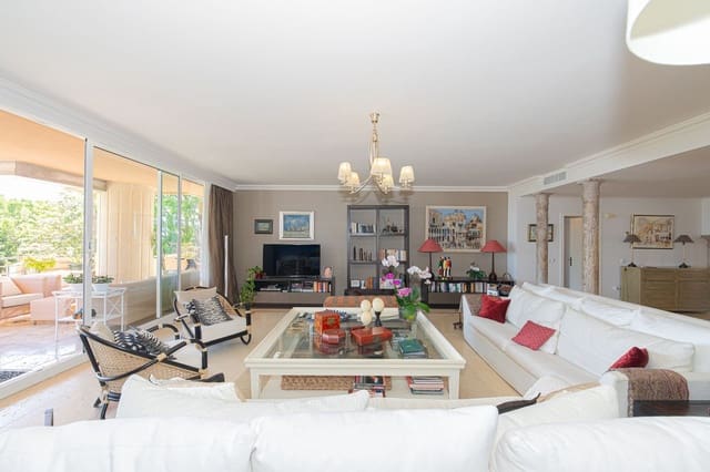 3 slaapkamer Appartement te koop in Nueva Andalucia, Marbella met zwembad - € 1.295.000 (Ref: 9991840)