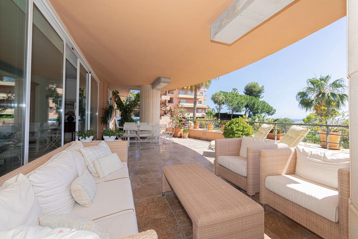3 sovrum Lägenhet till salu i Nueva Andalucia med pool - 1 295 000 € (Ref: 9991840)