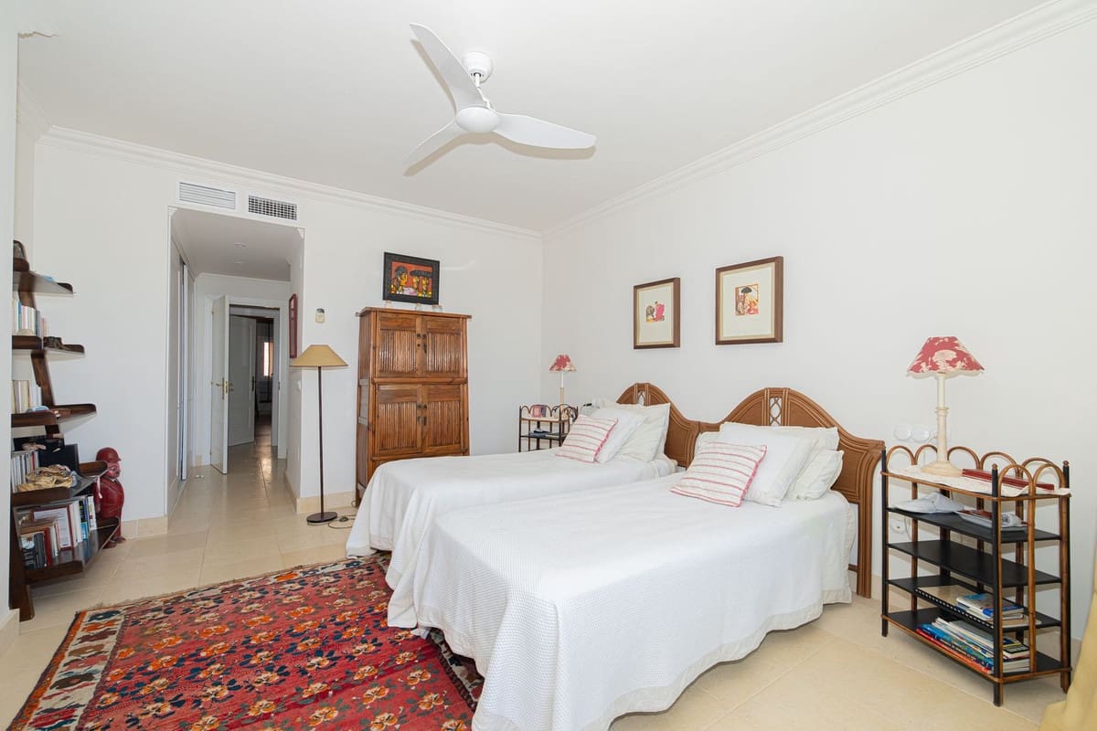 3 sovrum Lägenhet till salu i Nueva Andalucia med pool - 1 295 000 € (Ref: 9991840)