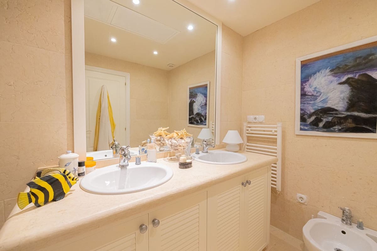 3 sovrum Lägenhet till salu i Nueva Andalucia med pool - 1 295 000 € (Ref: 9991840)