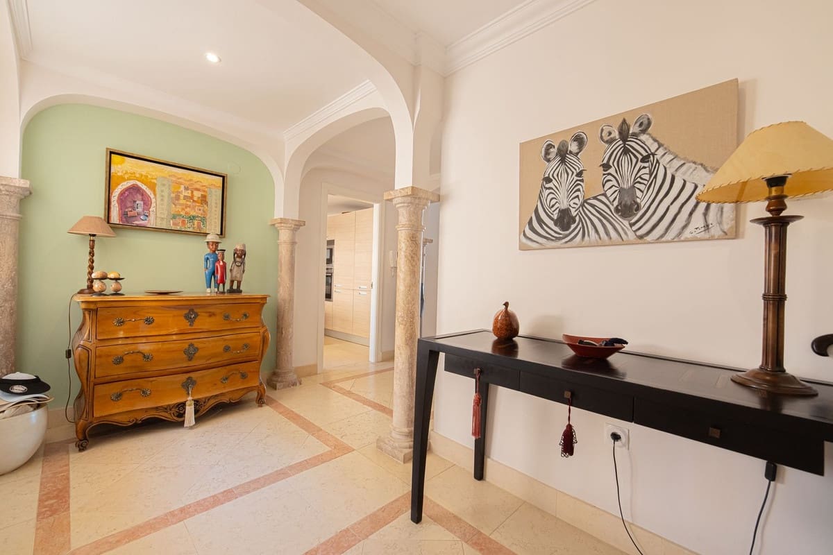 3 sovrum Lägenhet till salu i Nueva Andalucia med pool - 1 295 000 € (Ref: 9991840)