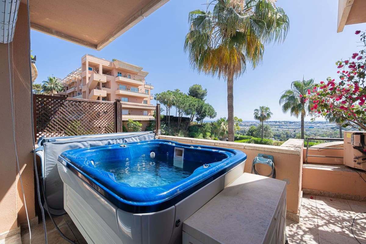3 sovrum Lägenhet till salu i Nueva Andalucia med pool - 1 295 000 € (Ref: 9991840)