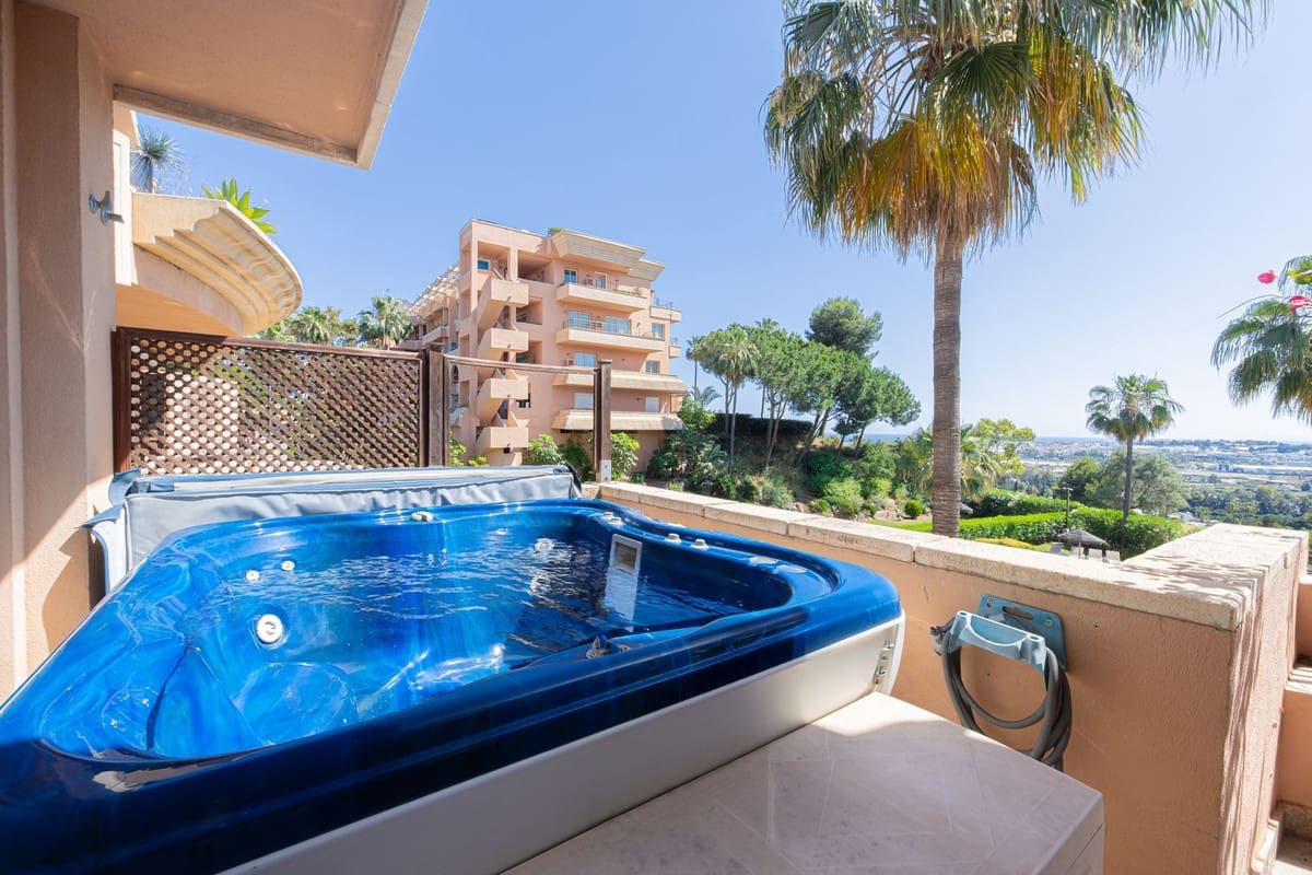 3 sovrum Lägenhet till salu i Nueva Andalucia med pool - 1 295 000 € (Ref: 9991840)
