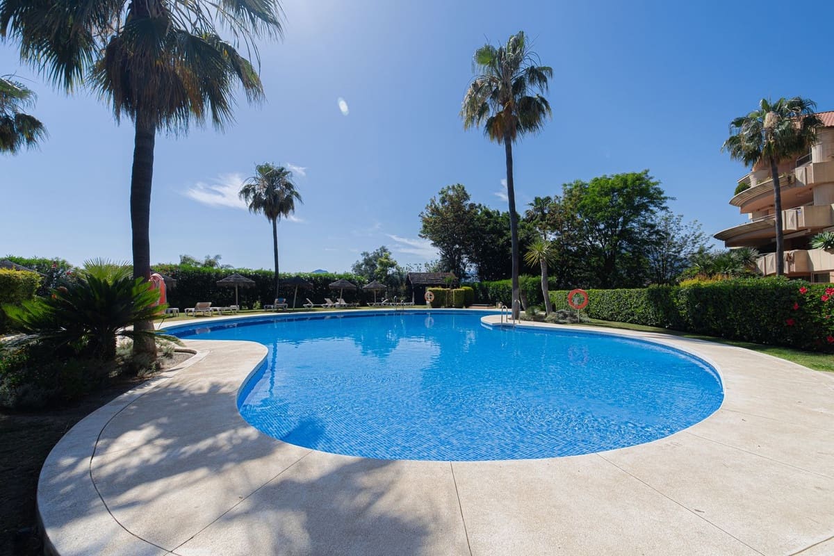 3 sovrum Lägenhet till salu i Nueva Andalucia med pool - 1 295 000 € (Ref: 9991840)