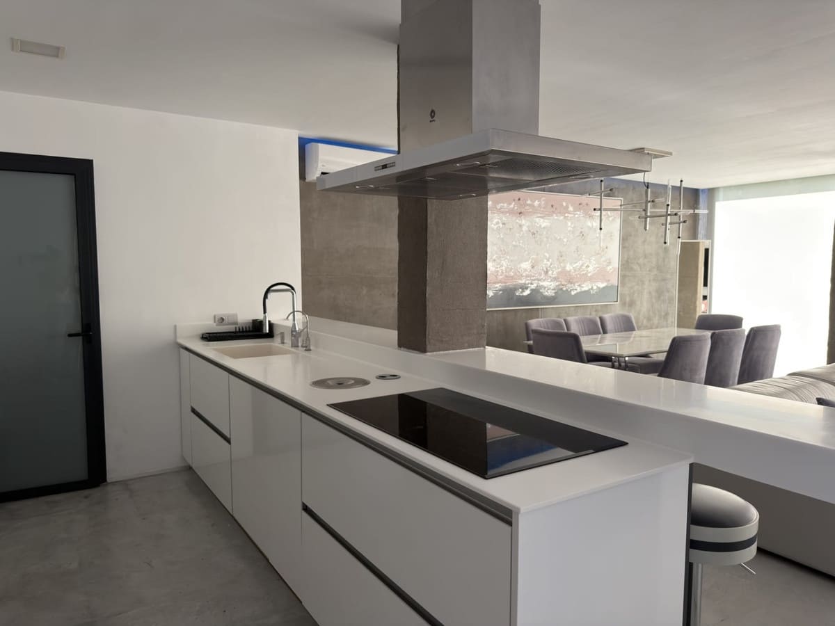 3 camera da letto Villetta Bifamiliare in vendita in Nueva Andalucia con piscina - 1.200.000 € (Rif: 9991841)