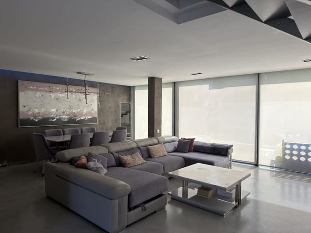 3 soverom Kjedet enebolig til salgs i Nueva Andalucia, Marbella med svømmebasseng - € 1 200 000 (Ref: 9991841)