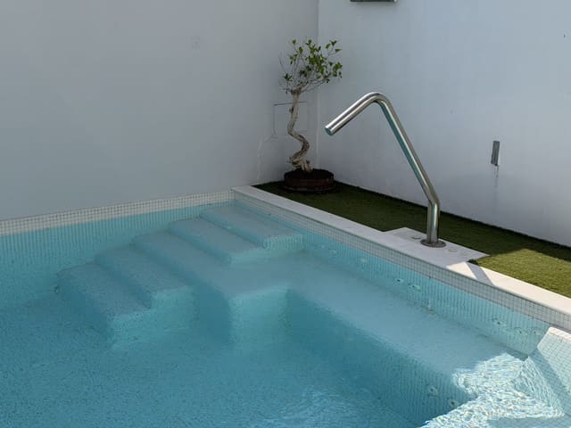 3 soverom Kjedet enebolig til salgs i Nueva Andalucia, Marbella med svømmebasseng - € 1 200 000 (Ref: 9991841)