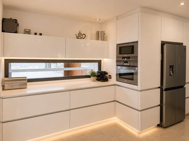 3 soveværelse Semi-Rækkehus til salg i Nueva Andalucia, Marbella med swimmingpool - € 1.200.000 (Ref: 9991841)