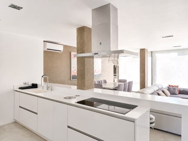 3 soveværelse Semi-Rækkehus til salg i Nueva Andalucia, Marbella med swimmingpool - € 1.200.000 (Ref: 9991841)