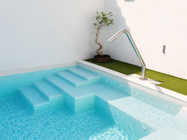 3 soveværelse Semi-Rækkehus til salg i Nueva Andalucia, Marbella med swimmingpool - € 1.200.000 (Ref: 9991841)