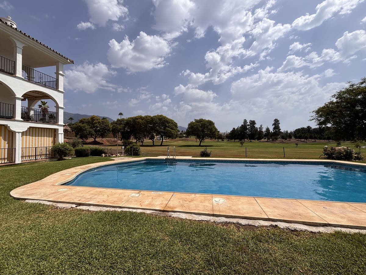 2 soveværelse Lejlighed til salg i Mijas Golf med swimmingpool garage - € 315.000 (Ref: 9991842)