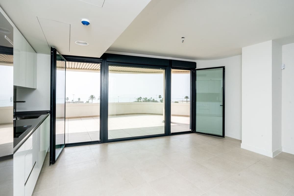 Apartamento de 2 habitaciones en Torremolinos en venta con piscina - 1.349.000 € (Ref: 9991843)