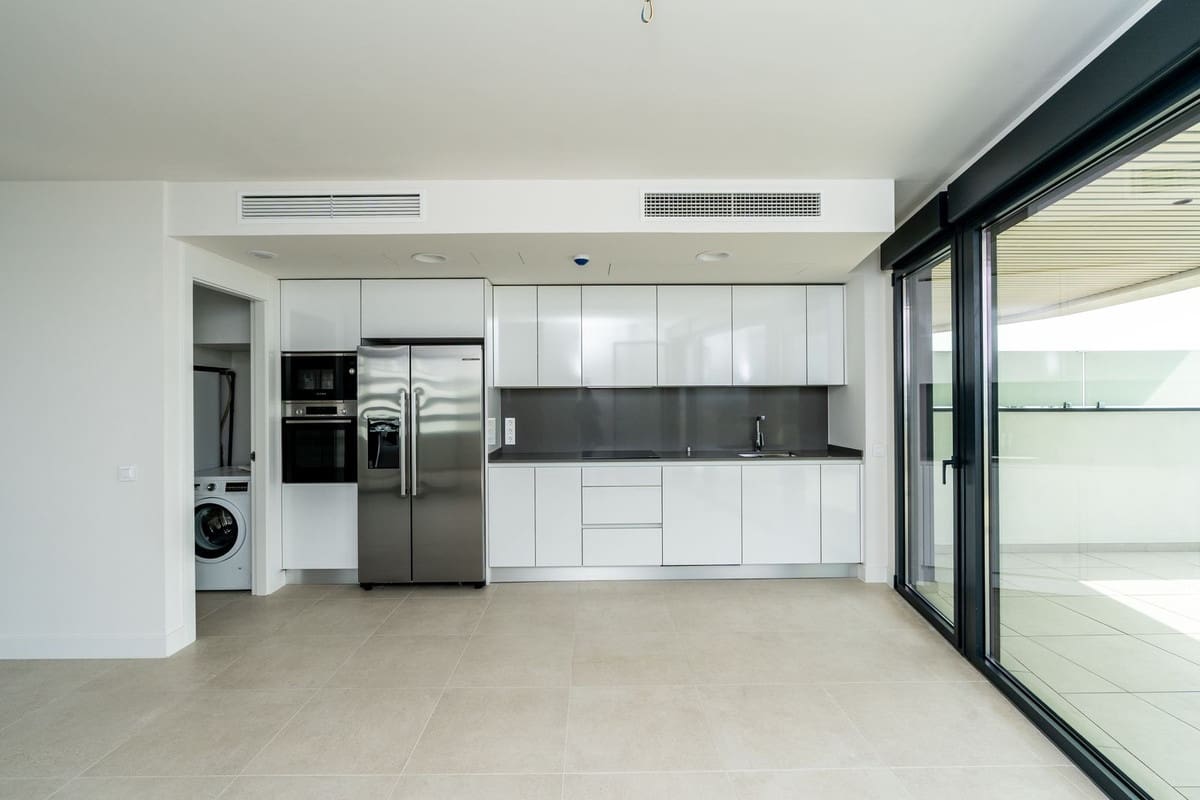 Apartamento de 2 habitaciones en Torremolinos en venta con piscina - 1.349.000 € (Ref: 9991843)