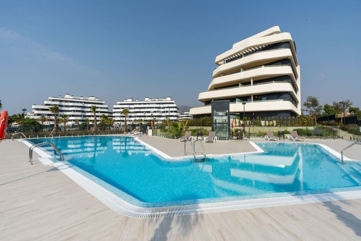 Apartamento de 2 habitaciones en Torremolinos en venta con piscina - 1.349.000 € (Ref: 9991843)