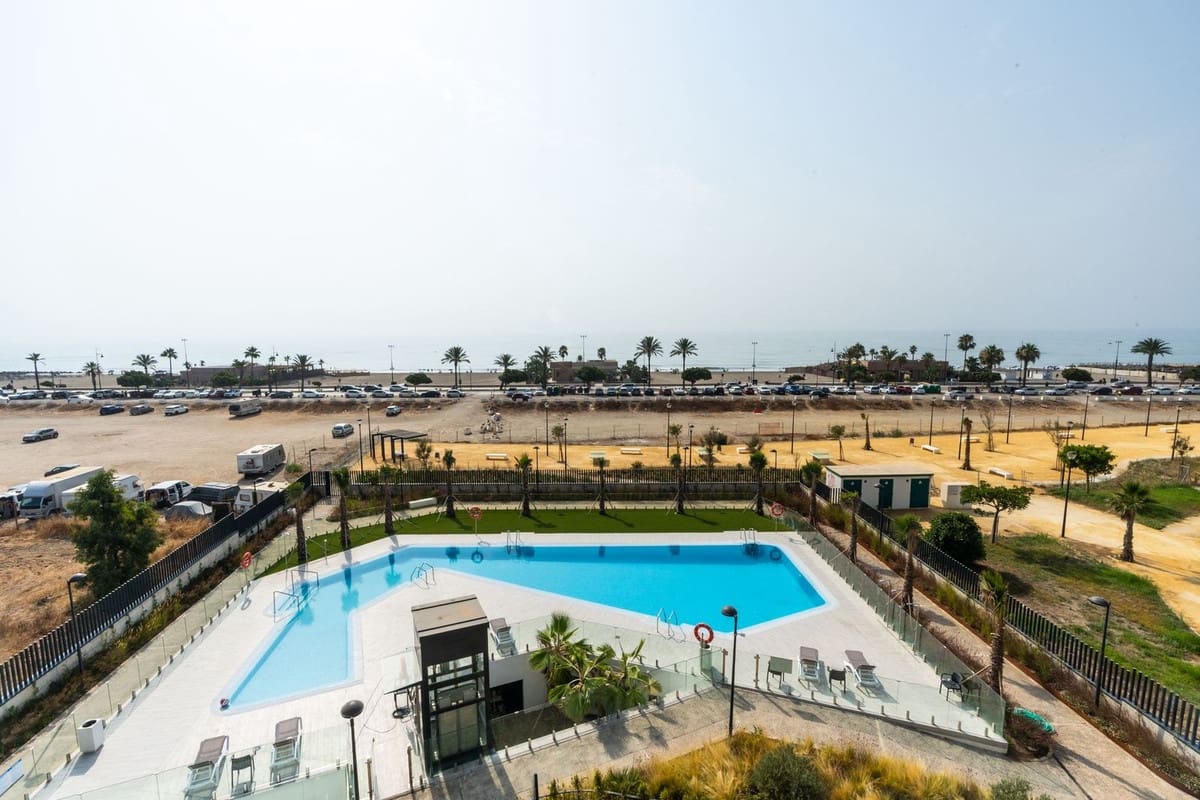 Apartamento de 2 habitaciones en Torremolinos en venta con piscina - 1.349.000 € (Ref: 9991843)