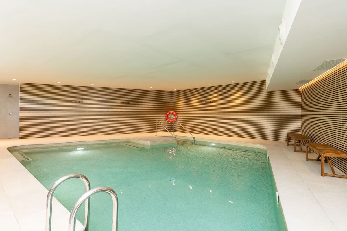 Apartamento de 2 habitaciones en Torremolinos en venta con piscina - 1.349.000 € (Ref: 9991843)