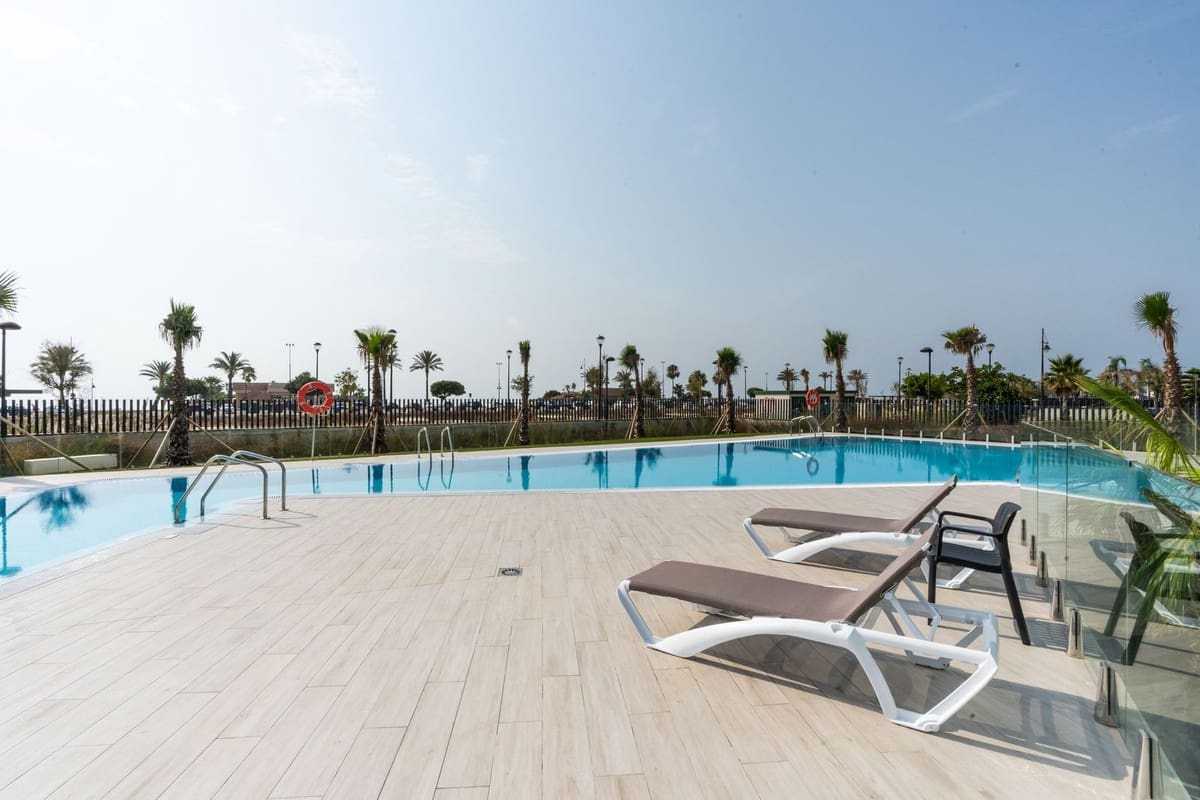Apartamento de 2 habitaciones en Torremolinos en venta con piscina - 1.349.000 € (Ref: 9991843)