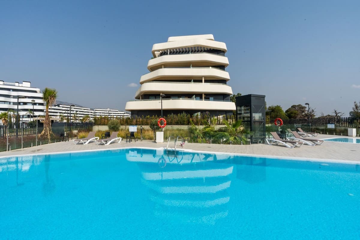 Apartamento de 2 habitaciones en Torremolinos en venta con piscina - 1.349.000 € (Ref: 9991843)