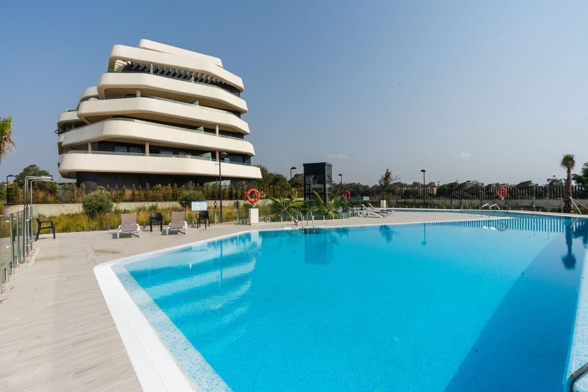Apartamento de 2 habitaciones en Torremolinos en venta con piscina - 1.349.000 € (Ref: 9991843)