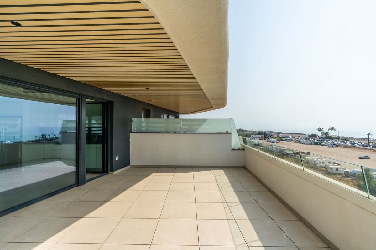Apartamento de 2 habitaciones en Torremolinos en venta con piscina - 1.349.000 € (Ref: 9991843)