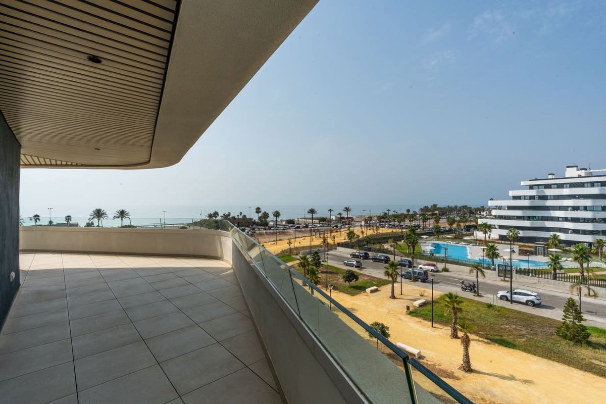 Apartamento de 2 habitaciones en Torremolinos en venta con piscina - 1.349.000 € (Ref: 9991843)