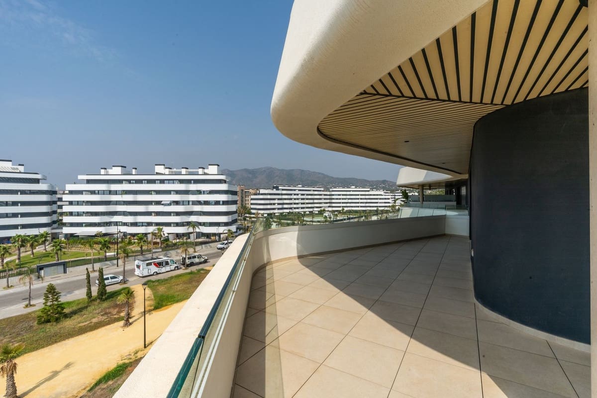 Apartamento de 2 habitaciones en Torremolinos en venta con piscina - 1.349.000 € (Ref: 9991843)