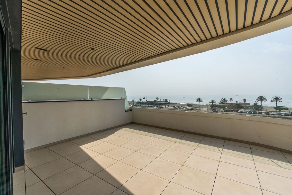Apartamento de 2 habitaciones en Torremolinos en venta con piscina - 1.349.000 € (Ref: 9991843)