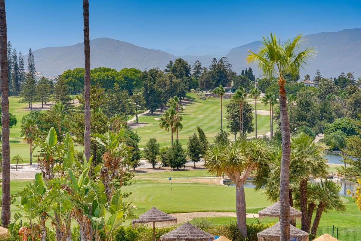 Apartamento de 3 habitaciones en Mijas Golf en venta con piscina - 435.000 € (Ref: 9991846)