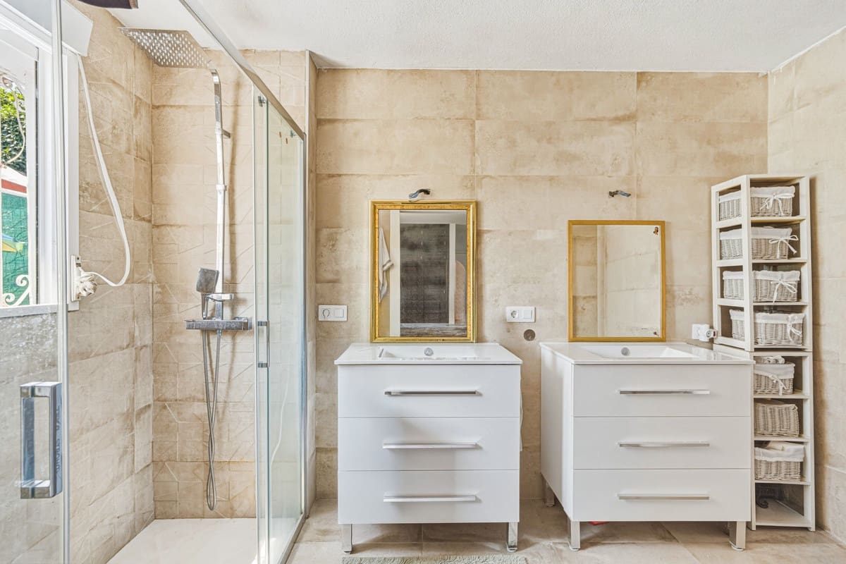 2 bedroom Villa for sale in Nueva Andalucia with pool - € 1,375,000 (Ref: 9991847)