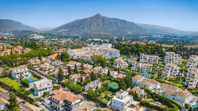 2 bedroom Villa for sale in Nueva Andalucia, Marbella with pool - € 1,375,000 (Ref: 9991847)