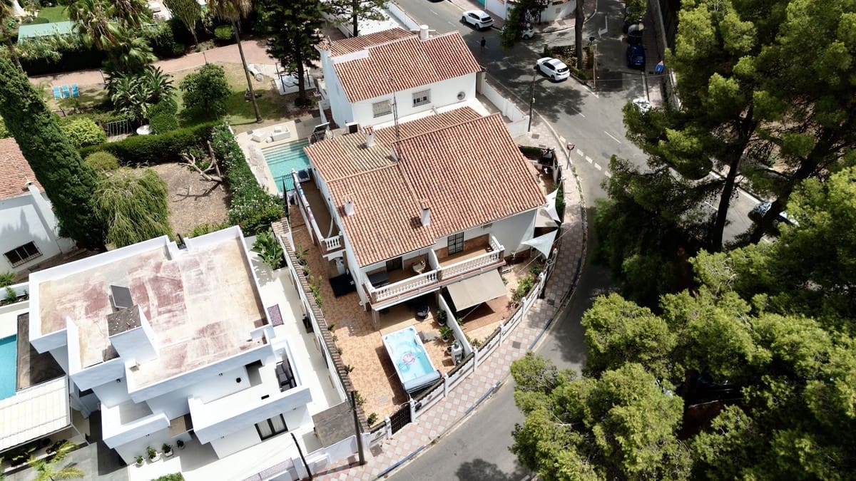 9 camera da letto Villetta Bifamiliare in vendita in Nueva Andalucia - 1.450.000 € (Rif: 9991848)
