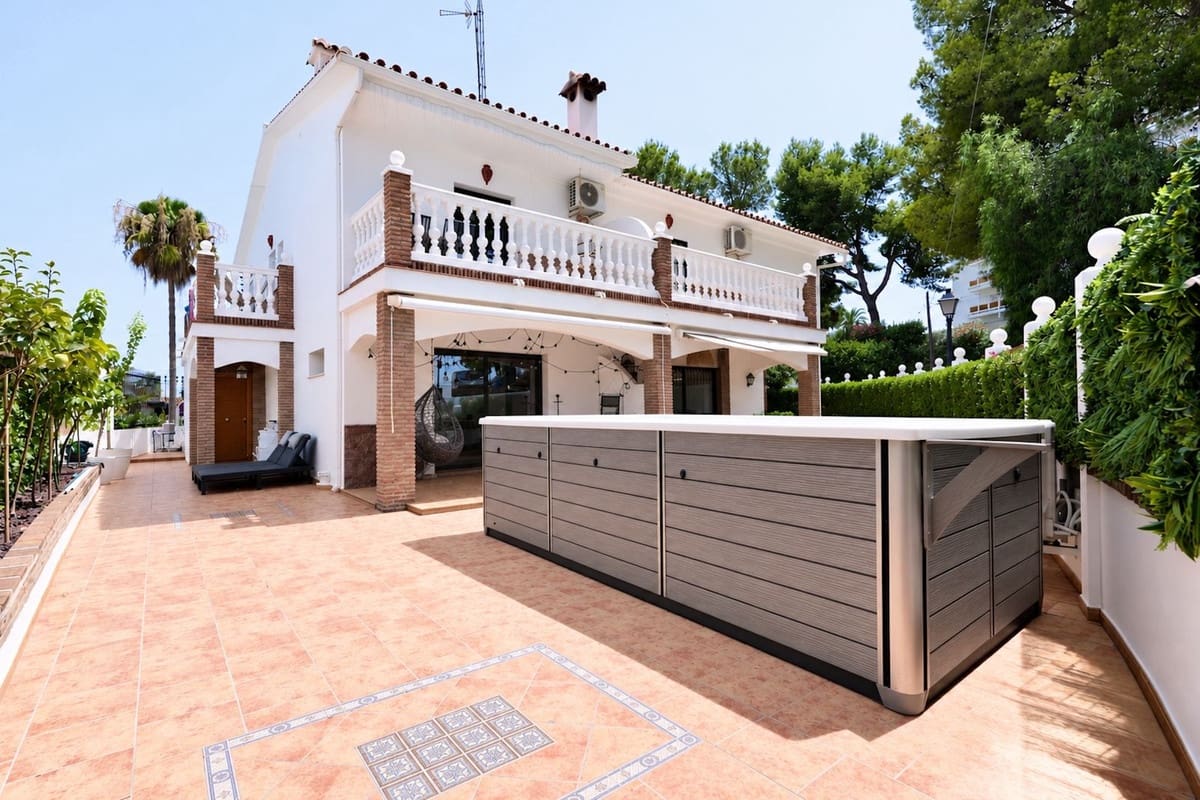 9 camera da letto Villetta Bifamiliare in vendita in Nueva Andalucia - 1.450.000 € (Rif: 9991848)