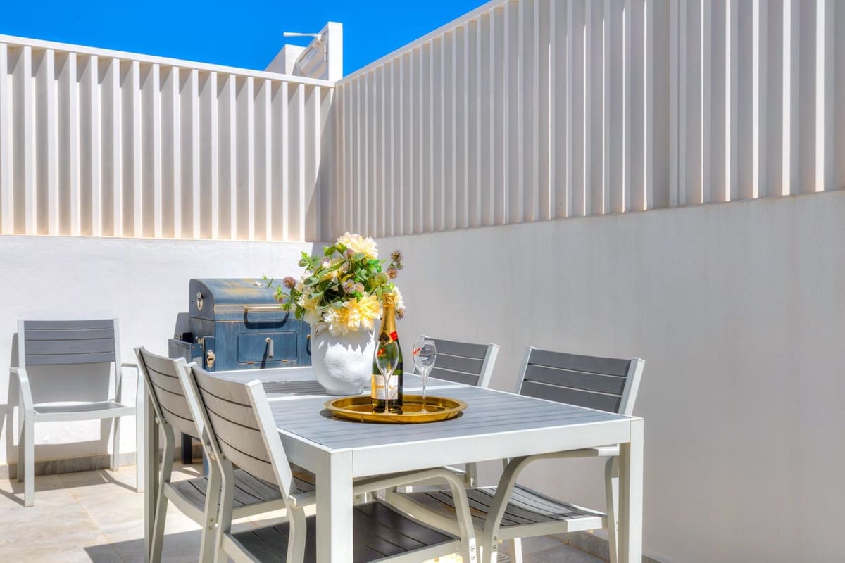 3 soveværelse Byhus til salg i Fuengirola med swimmingpool - € 575.000 (Ref: 9993686)