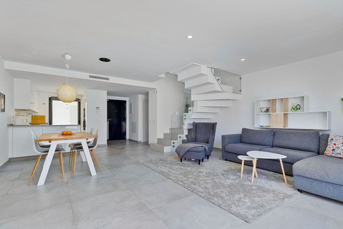 3 soveværelse Byhus til salg i Fuengirola med swimmingpool - € 575.000 (Ref: 9993686)